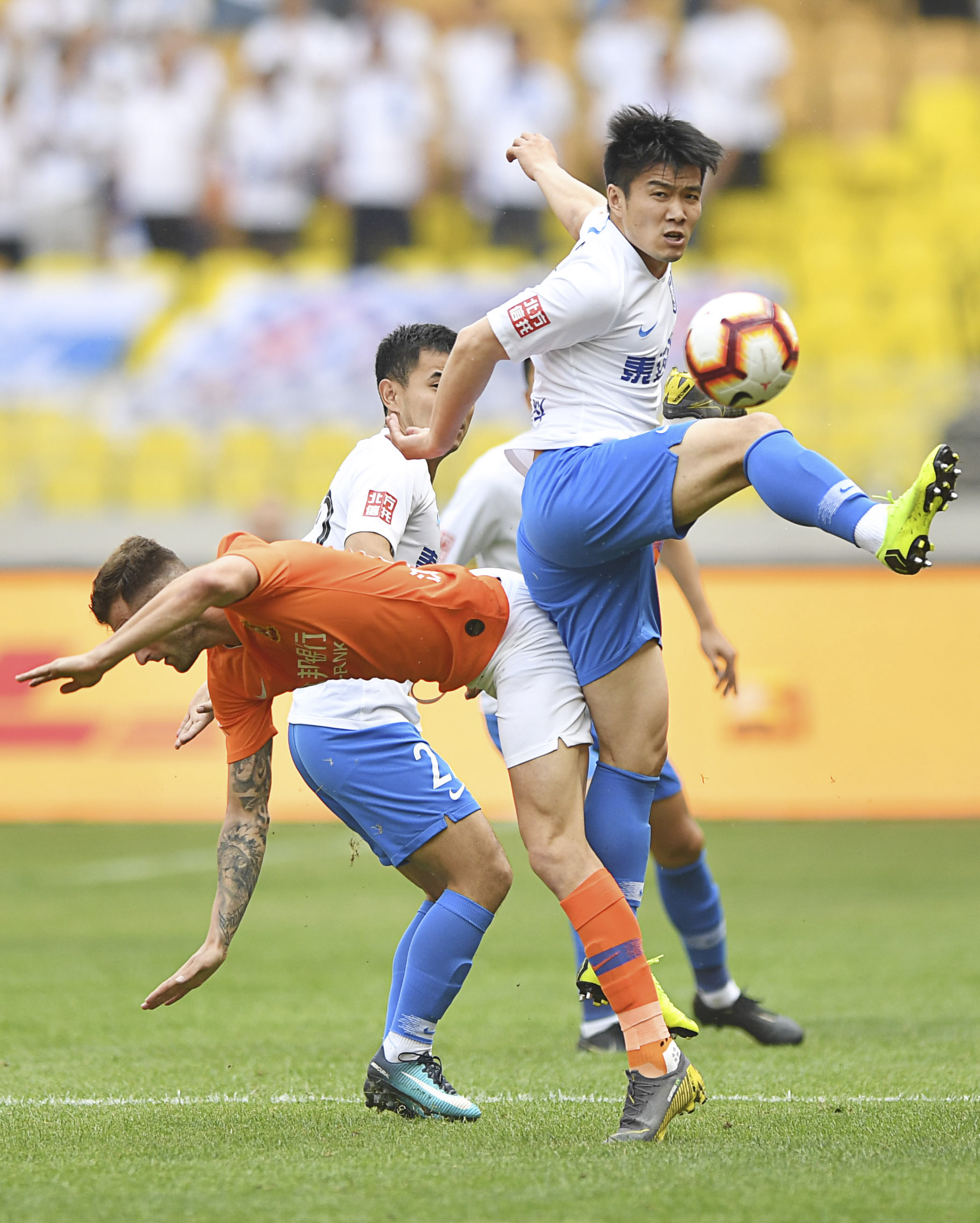 棋牌游戏-武汉卓尔坐镇主场保持不败，连续三轮未尝败绩(结束104天漂泊,武汉卓尔终于回家了)